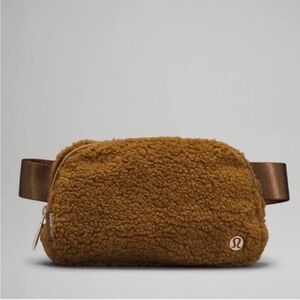 New Lululemon Caramel Brown Sherpa Fleece Everywhere Belt Bag Unisex Gold NWT